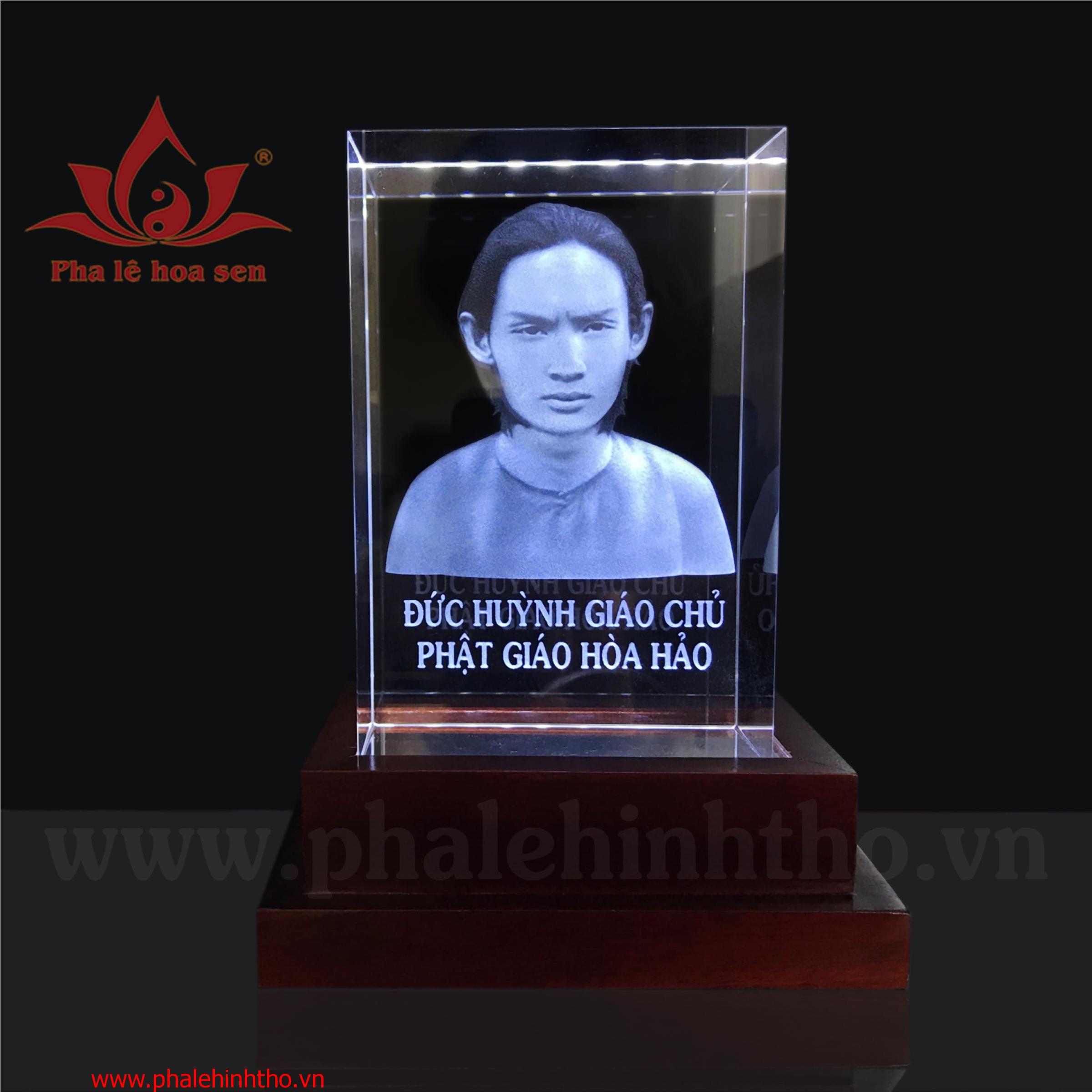 Đức Huỳnh Giáo chủ PGHH khắc 3D kt: 10x15x6cm